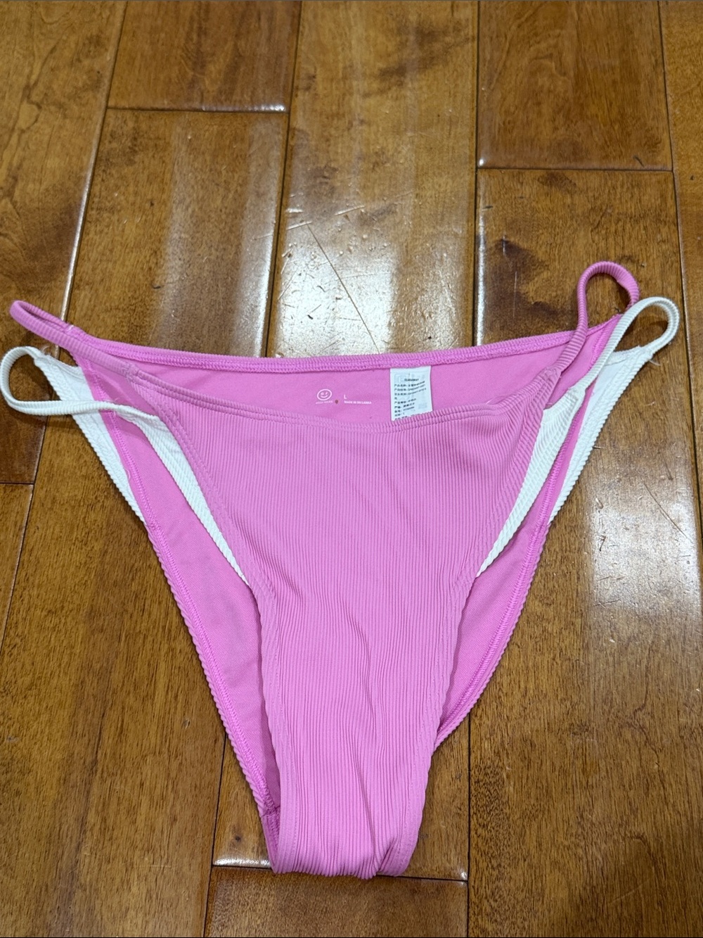 Gilly Hicks size L Women’s Pink Ribbed Bikini Bottom with White Trim NWOT